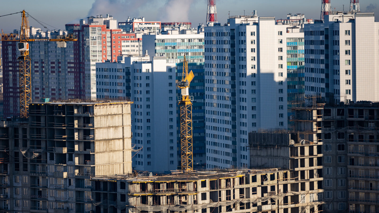 Объем предложения новостроек в России сократился на 18% за год
