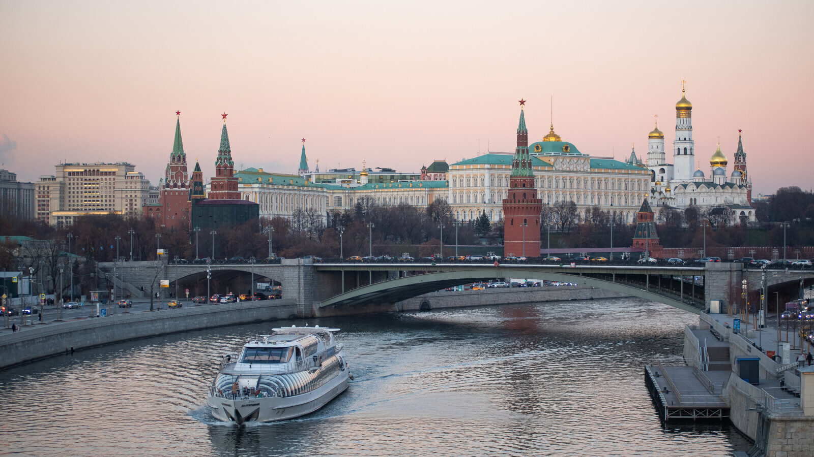 Цены на вторичное жилье в Москве снизились сразу в пяти округах
