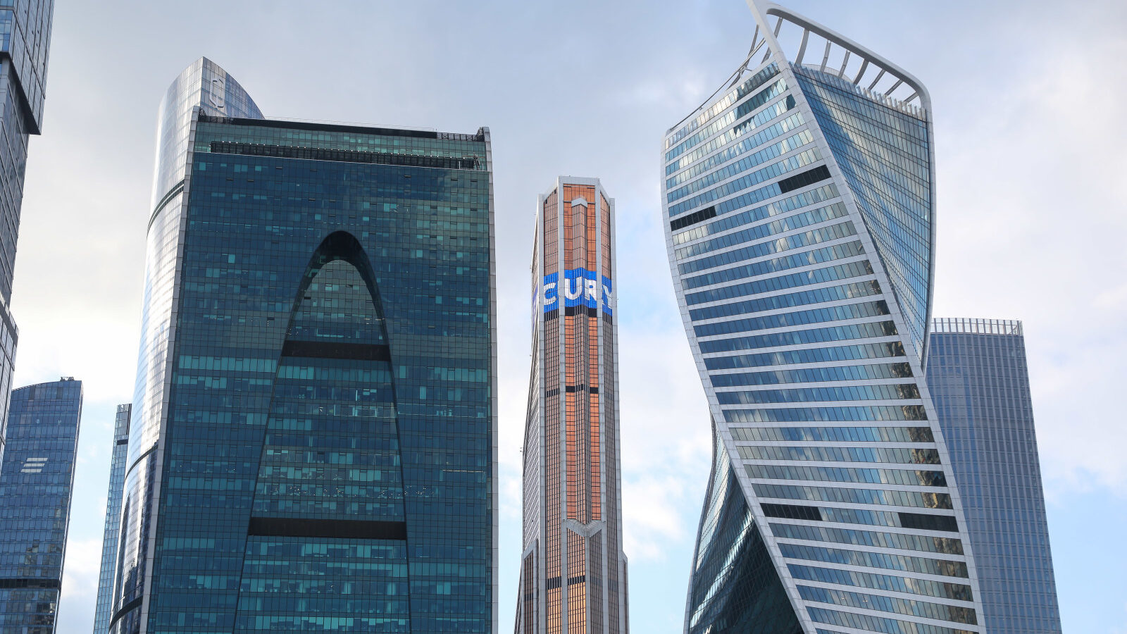 Восемь компаний недвижимости и строительства попали в топ Forbes по прибыли