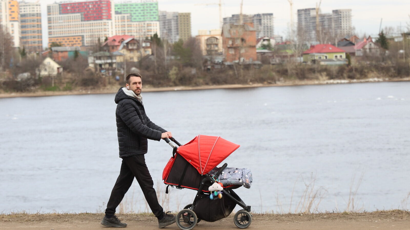 Петербург поддерживает многодетные семьи льготами на ЖКУ и жилищными программами