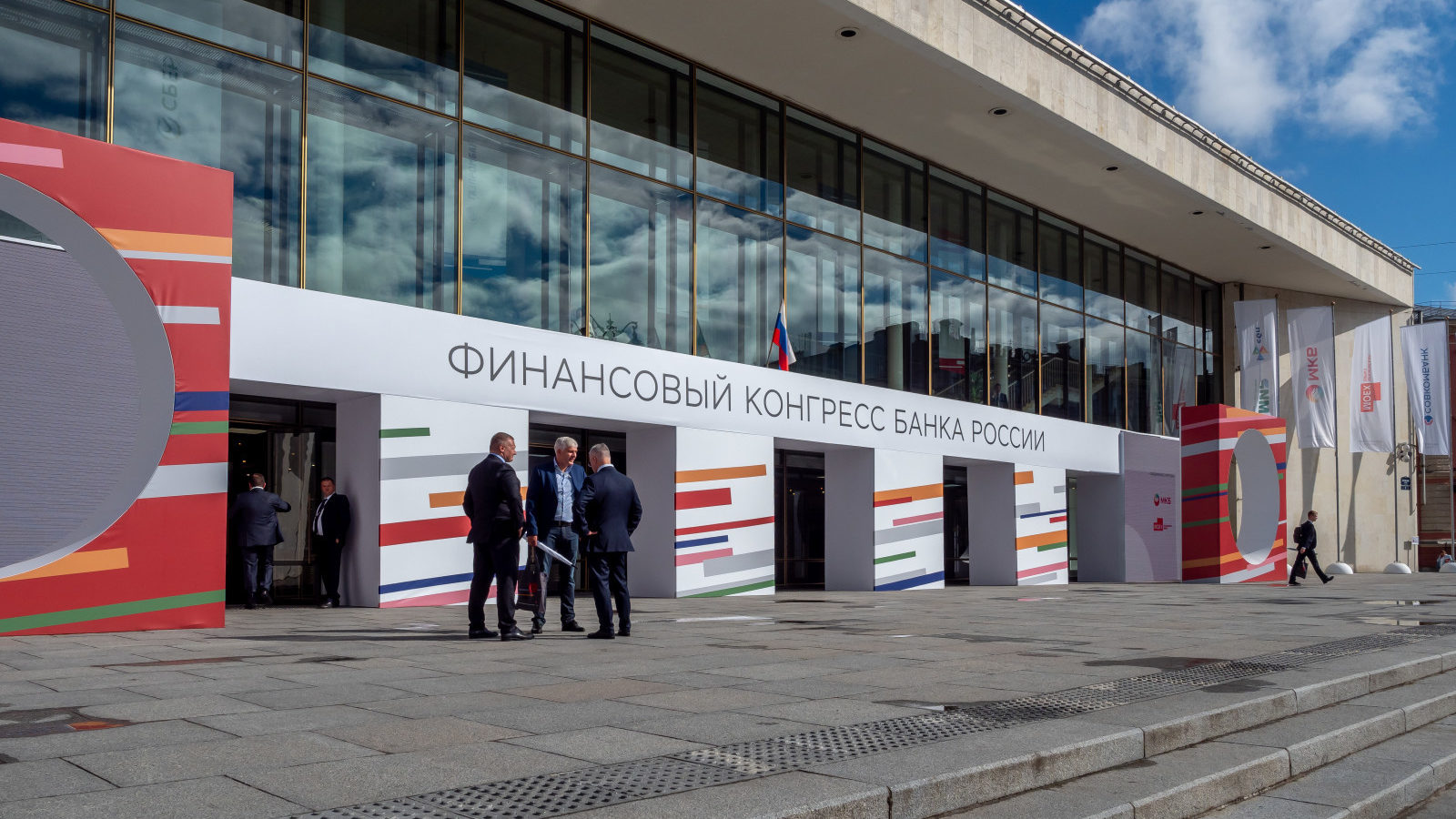 Ипотечные ставки могут достичь 33% годовых к началу 2025 года