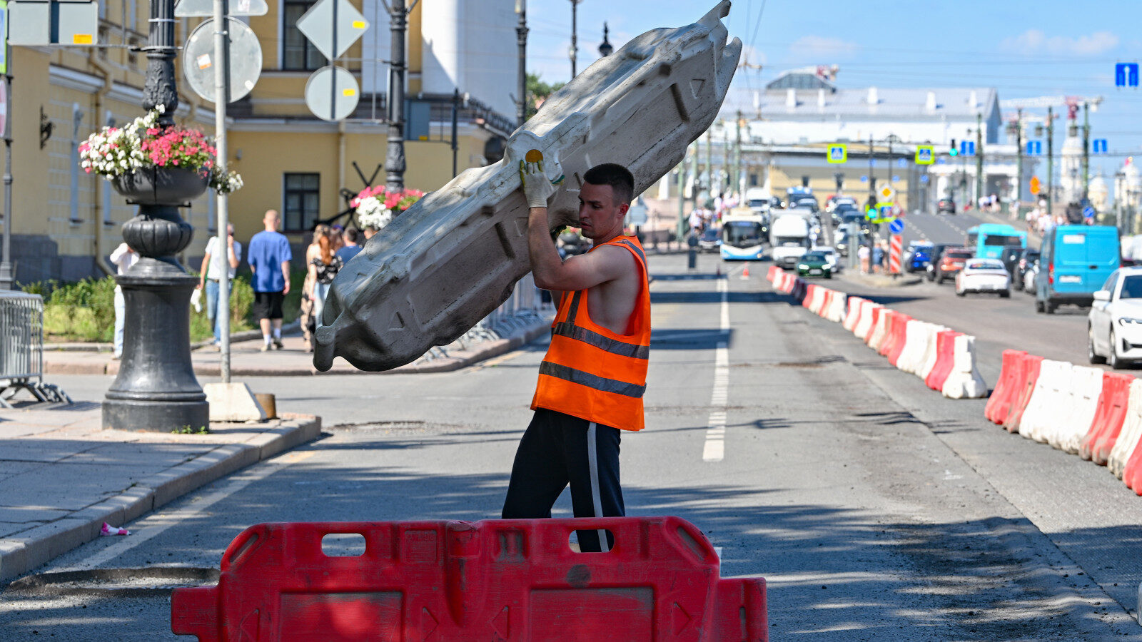 Движение на Кубинской улице в Петербурге ограничат до начала октября