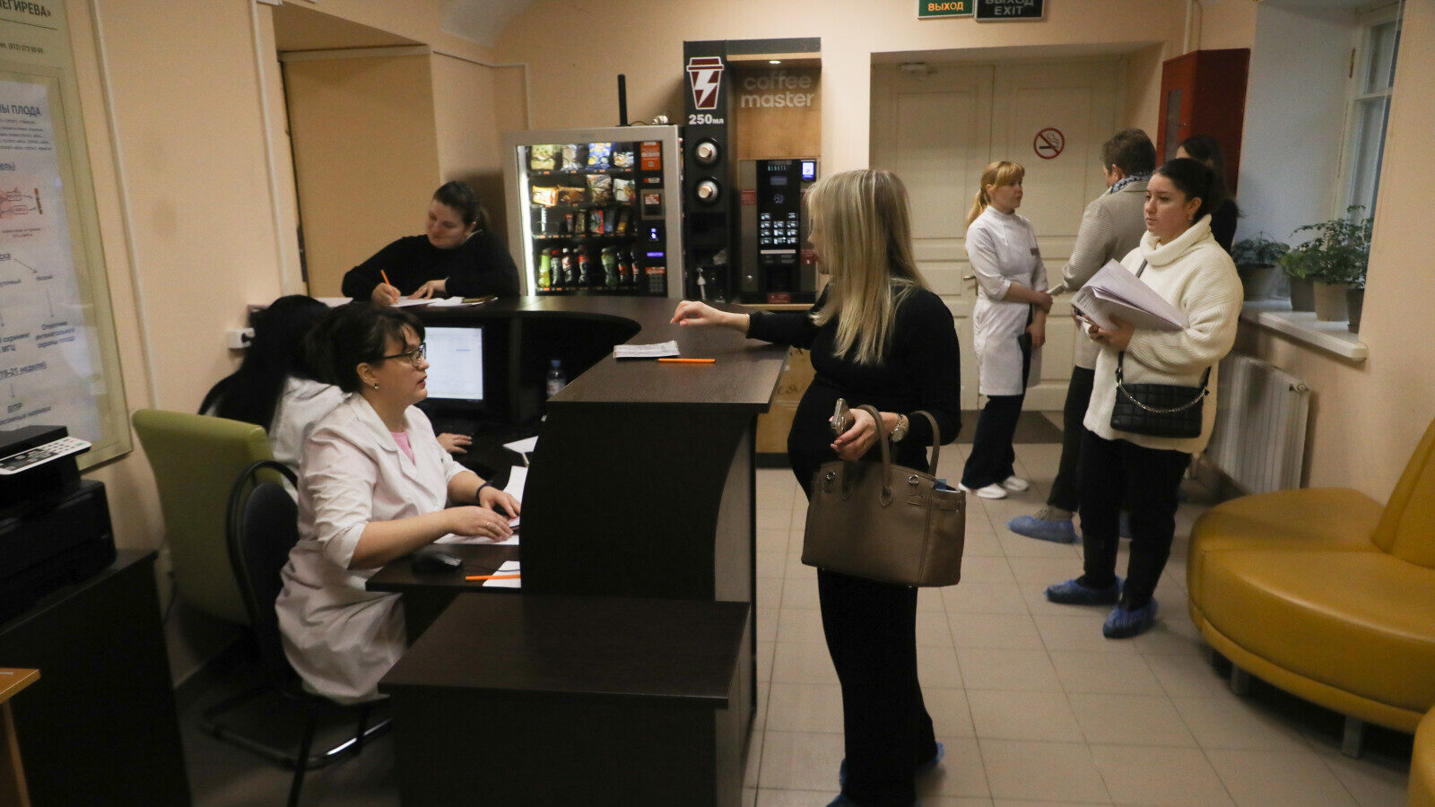В Госдуме предложили отменить штрафы по кредитам для женщин в декрете