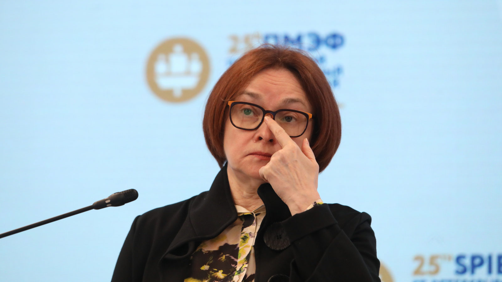Центробанк планирует ограничить выдачу ипотеки для закредитованных заемщиков с 2025 года