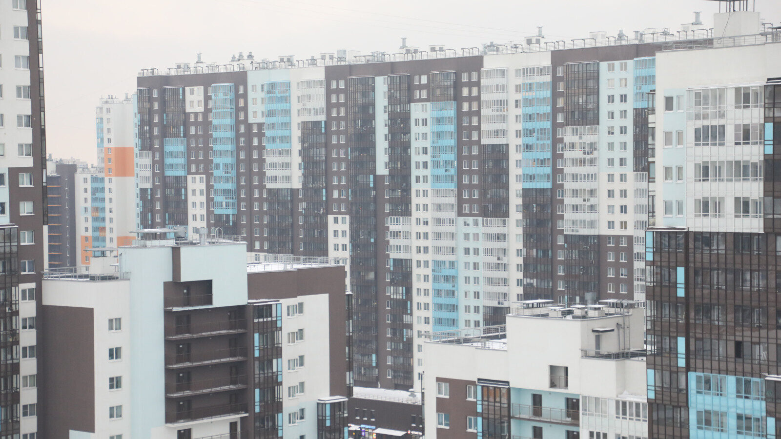 Спрос на новостройки в 2026 году продолжит смещаться в Ленобласть