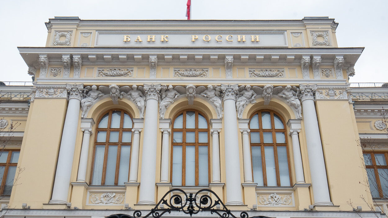 Банки осторожно снижают ставки по ипотеке и депозитам после решения ЦБ
