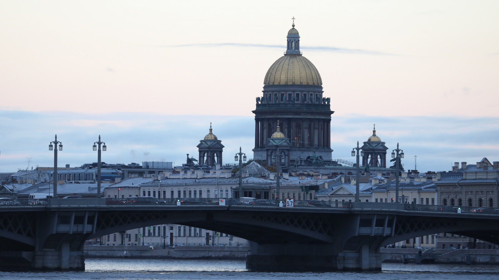 В Петербурге перекроют Благовещенский мост: как изменится движение