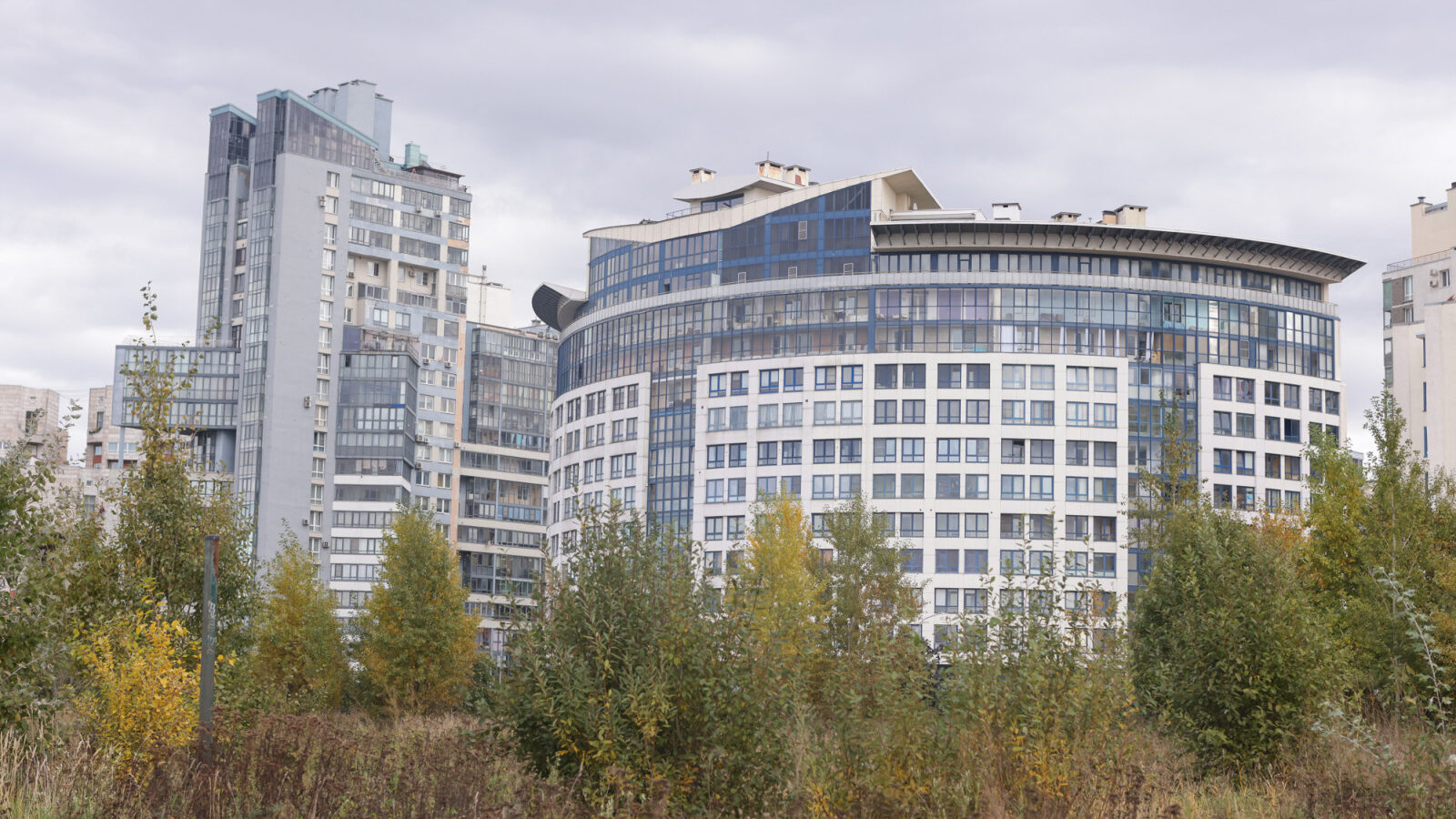 В Петербурге летом 2025 года продали свыше 7,7 тыс. квартир в новостройках
