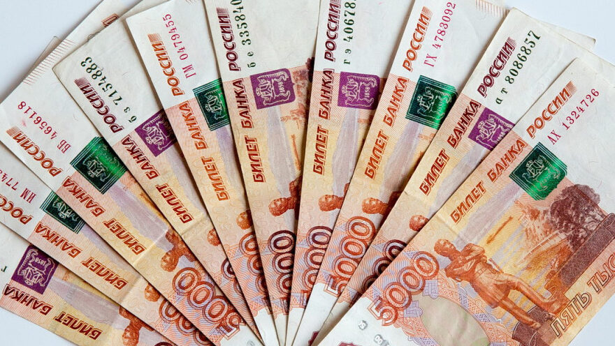 Стало известно, сколько большинство россиян могут откладывать на первый взнос по ипотеке
