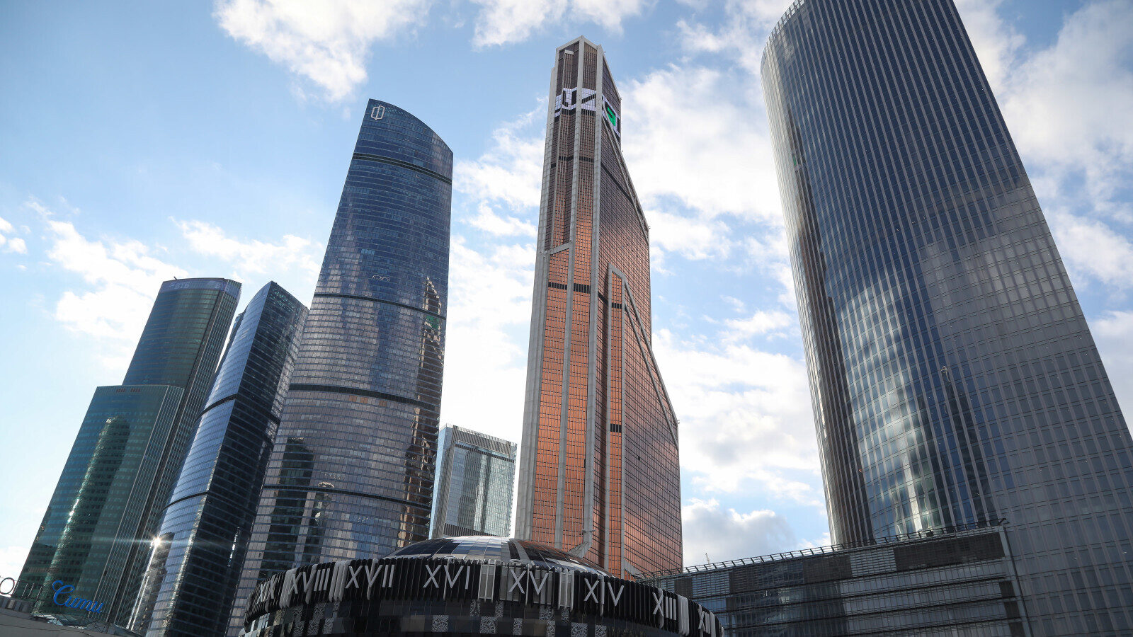Продажи новостроек бизнес-класса в Москве упали на 19%: причины и прогнозы