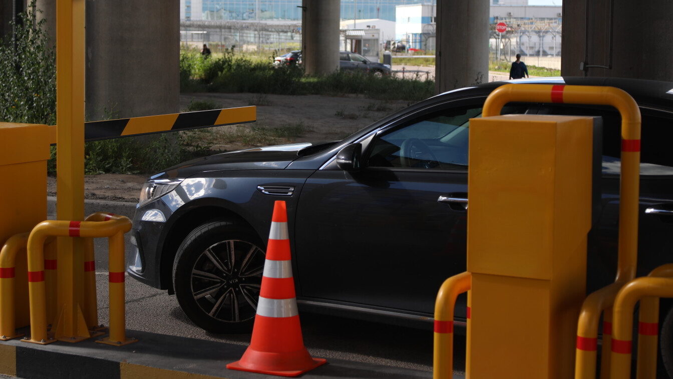 В Петербурге введён упрощённый порядок установки шлагбаумов во дворах МКД