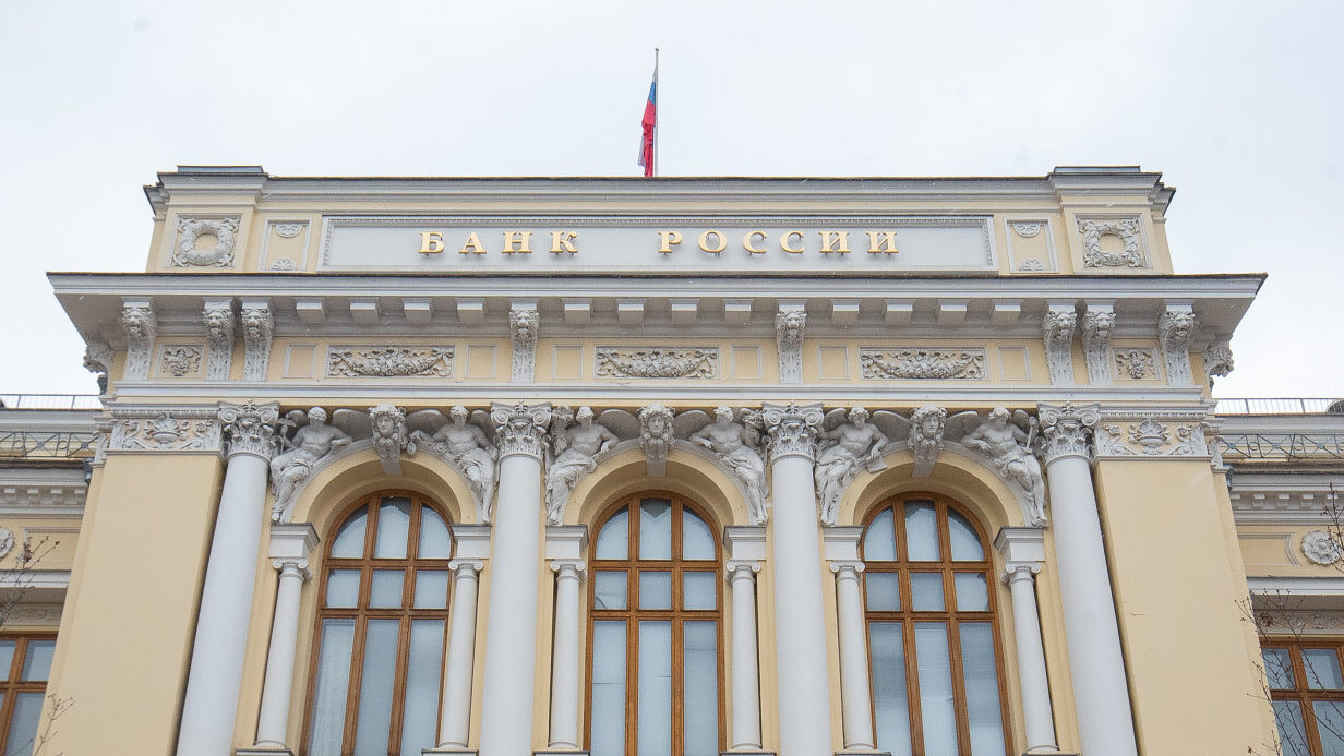 ЦБ снизил ключевую ставку до 14% годовых